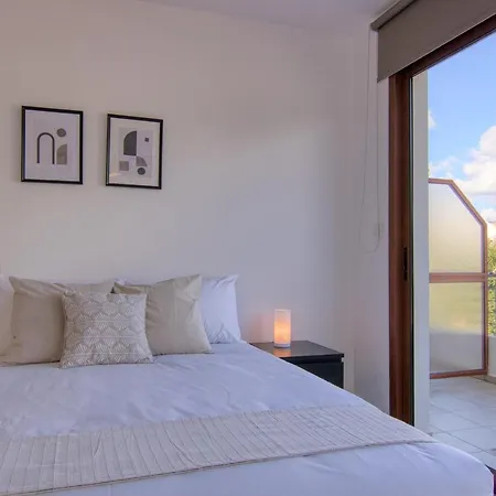 Apartment Phaedrus Living: Flat 103